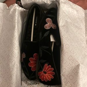 Birdies the starling black floral *new in box!*